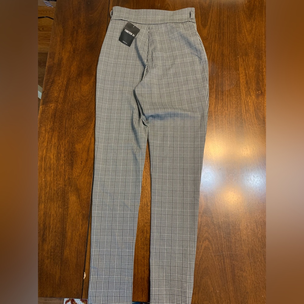 Forever 21 Black/White plaid knit pant